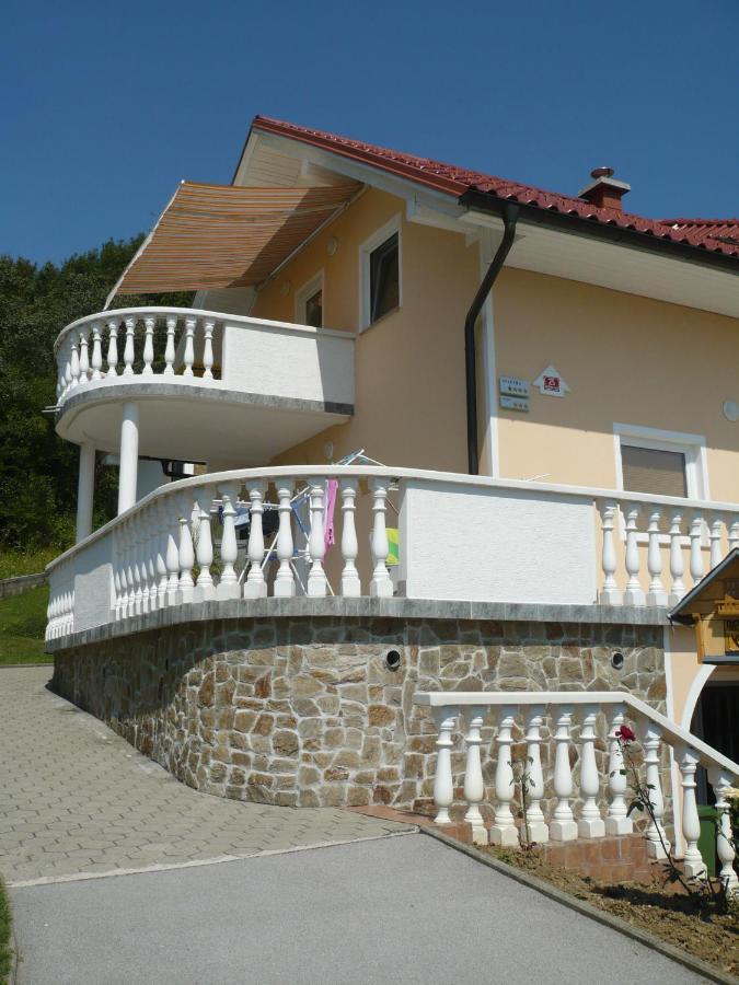 פודצ'טרטק Apartmaji In Sobe Kocjancic מראה חיצוני תמונה
