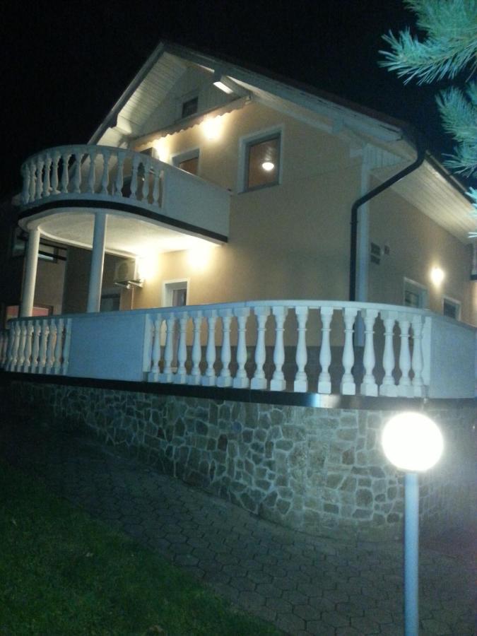 פודצ'טרטק Apartmaji In Sobe Kocjancic מראה חיצוני תמונה