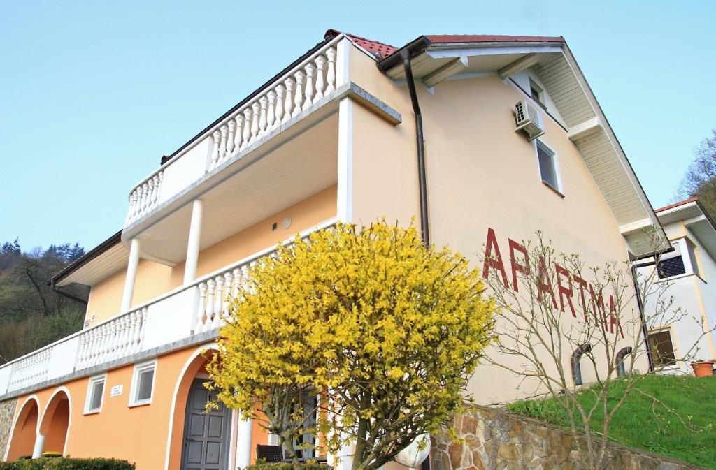 פודצ'טרטק Apartmaji In Sobe Kocjancic מראה חיצוני תמונה